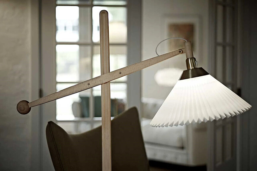 Lampa podłogowa Le Klint 325 150 cm z papierowym kloszem