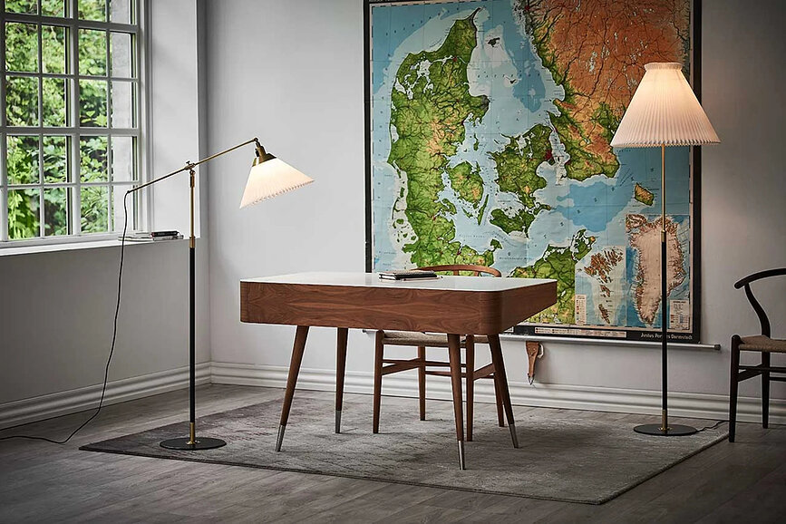 Lampa podłogowa Le Klint 349 113 cm czarno-złota z papierowym kloszem