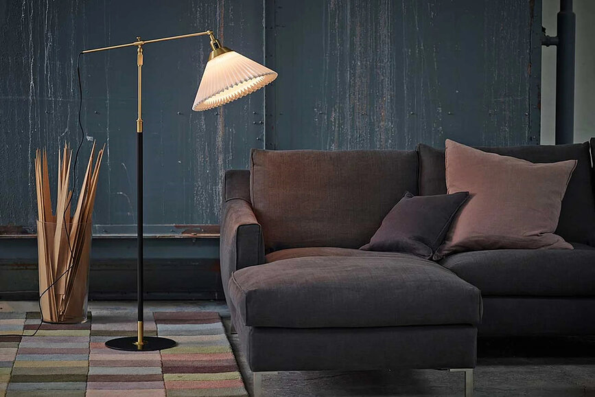 Lampa podłogowa Le Klint 349 113 cm czarno-złota z papierowym kloszem