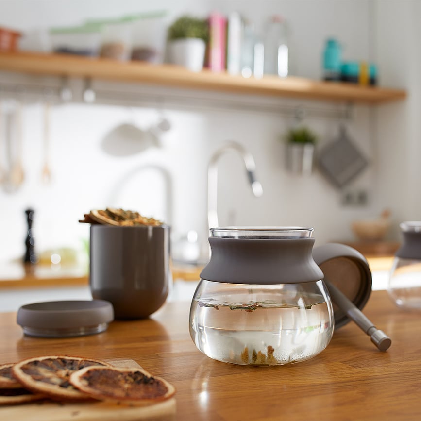 Calm At Home Čajni Set s infuzerom šalicama i keramičkim spremnikom Set od 4 dijela