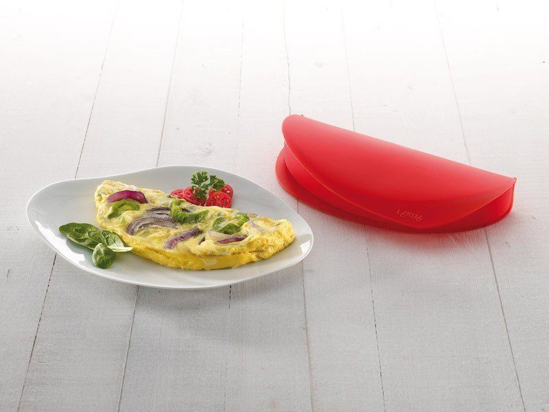 SILICONE MICROWAVE OMELET MAKER, RED