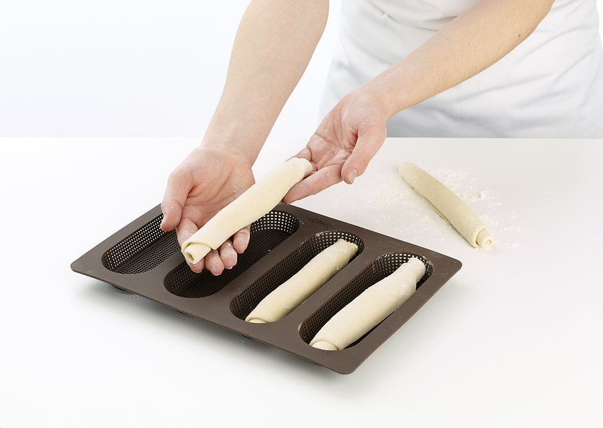 Recipiente para Hornear Pan Lekue, con molde para mini baguettes y espátula, Set de 3 piezas