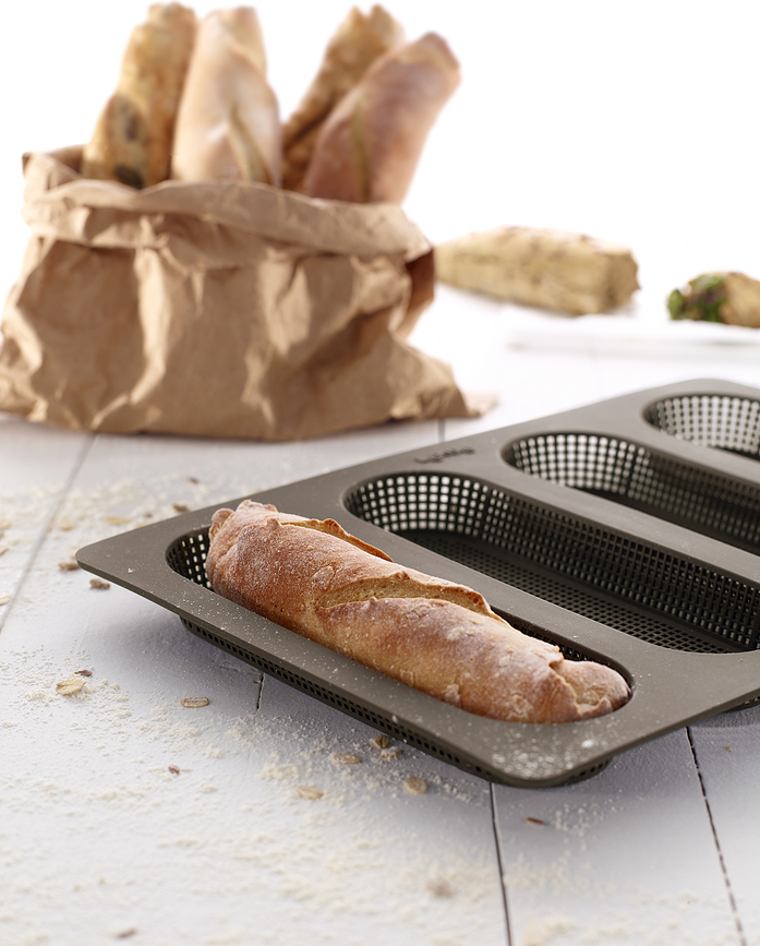 Recipiente para Hornear Pan Lekue, con molde para mini baguettes y espátula, Set de 3 piezas