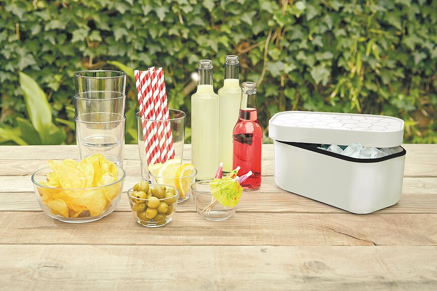 Cubetera con Contenedor Ice Box, color crema