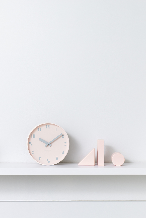 M, S, S. Horloge murale, grise