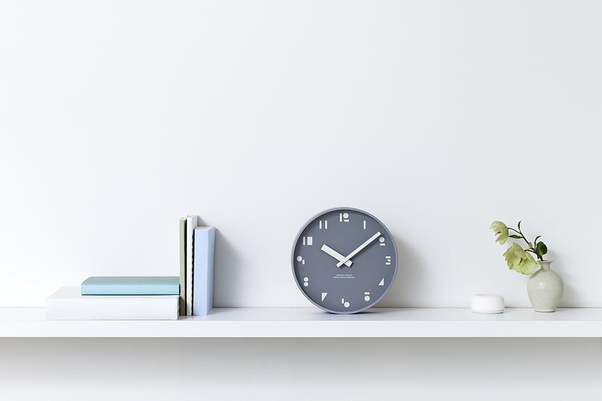 M, S, S. Sat zidni sivi