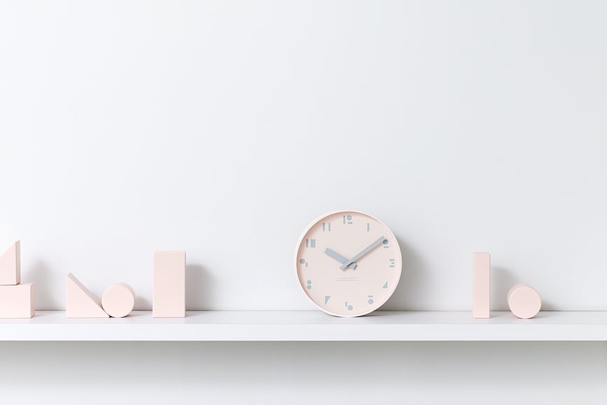 M, S, S. Sat zidni sivi