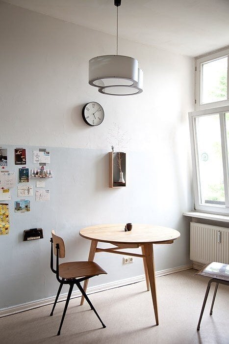 Reloj de Pared Awa Gugu, esfera negra, carcasa plateada