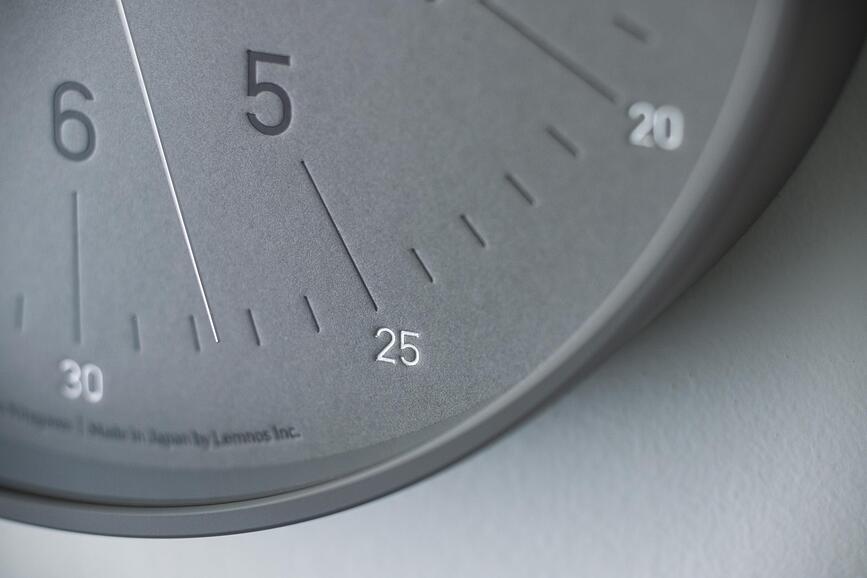 Reloj de pared Essent, gris