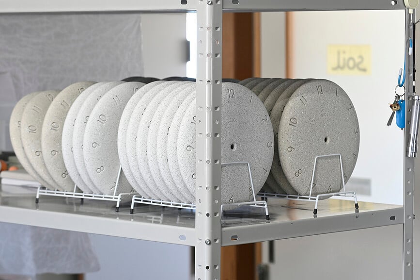 SiO2 Stenska ura, bež