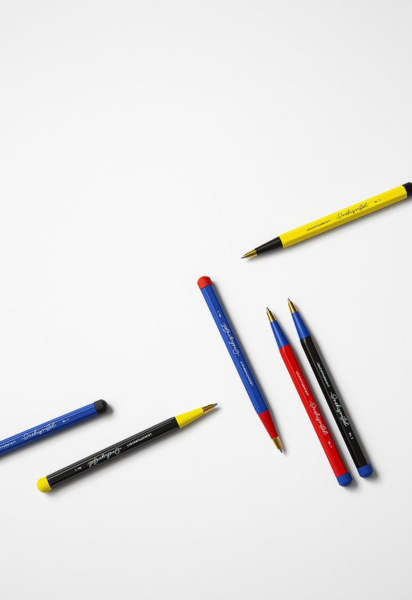 Drehgriffel Nr. 1 Bauhaus Stylo Bille, encre bleue, bleu et rouge