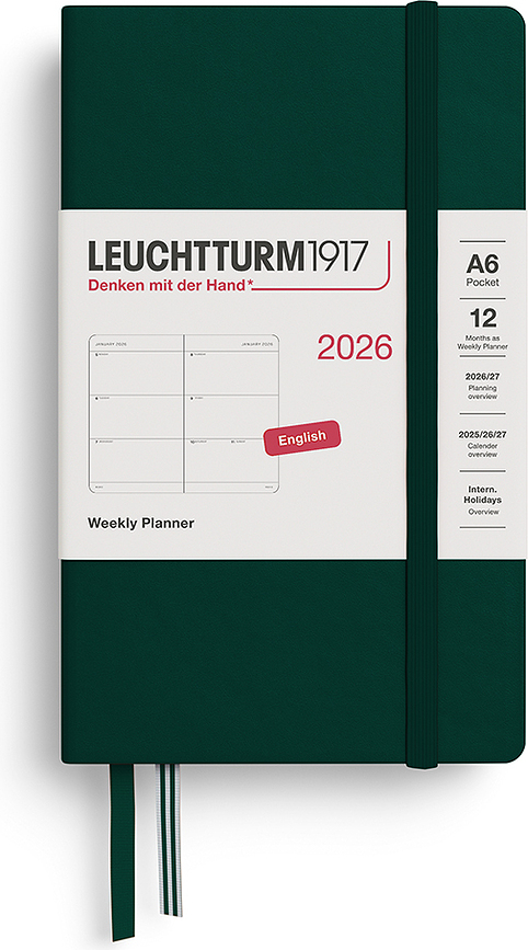 Leuchtturm 1917 Tedenski planer 2026 EN A6, trda vezava, gozdno zelena