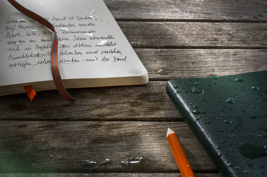 Outlines Carnet à points, à couverture souple, B6+, 89 pages, 150 g/m², bleu marine