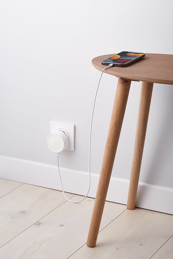 Cargador de baterías Poweron, blanco