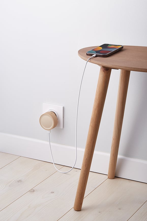 Cargador de baterías Poweron, blanco