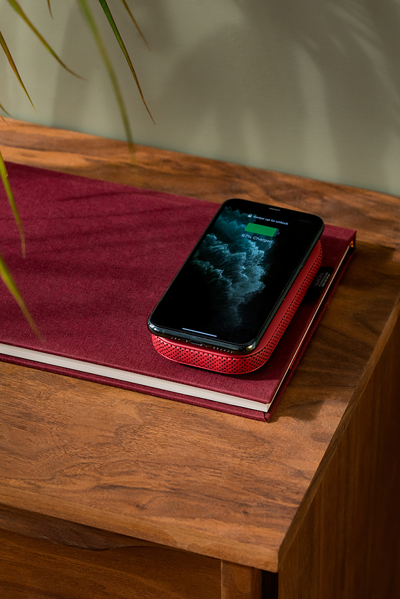 Cargador Inalámbrico con Altavoz de cuero Powersound, negro