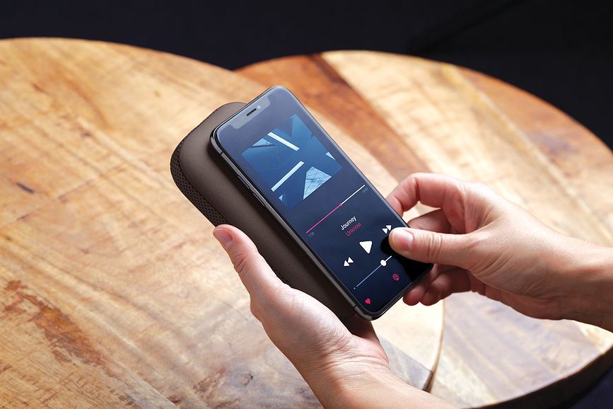 Cargador Inalámbrico con Altavoz de cuero Powersound, negro