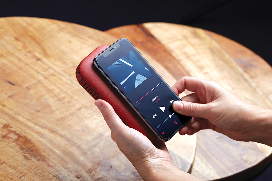 Cargador Inalámbrico con Altavoz de cuero Powersound, negro