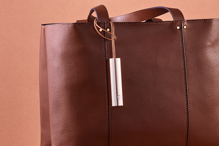 Fine Obesek za ključe s svetilko, rdeč