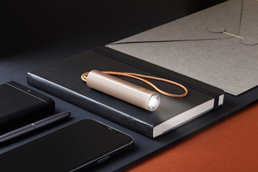 Fine Porte-clés avec lampe de poche, rouge