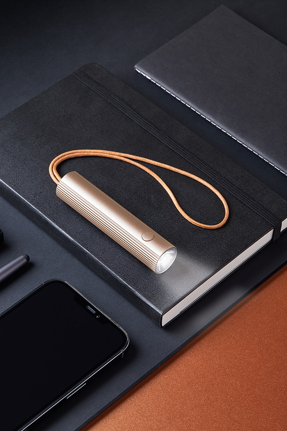 Fine Porte-clés avec lampe de poche, rouge