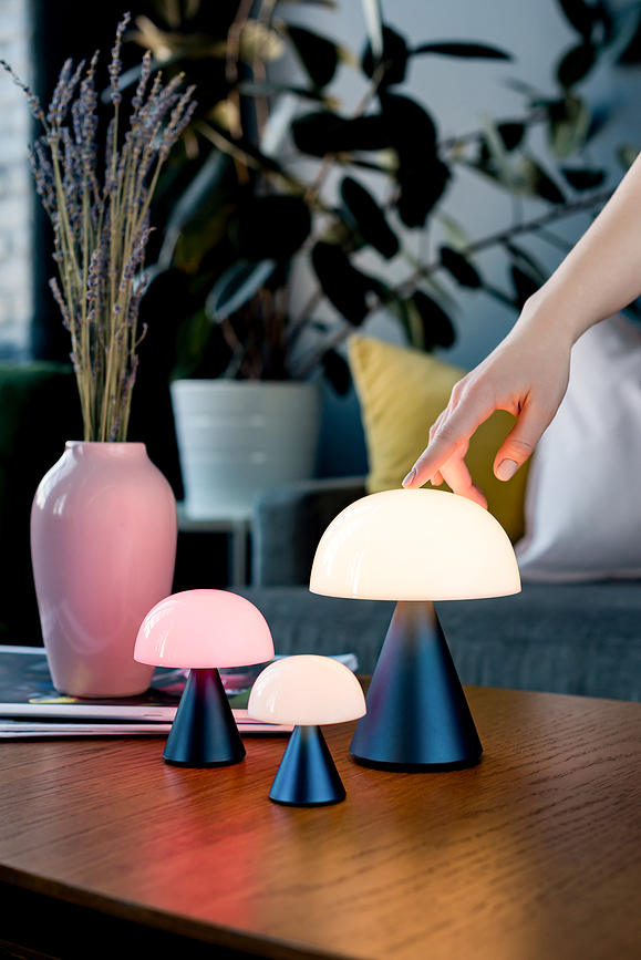 Mina M Lampa LED tamnozelena