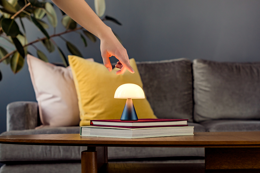 Mina M Lampa LED tamnozelena