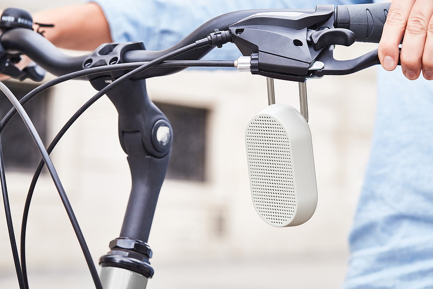 Mino T Zvočnik vodoodporen, s kavljem in stojalom, rumen