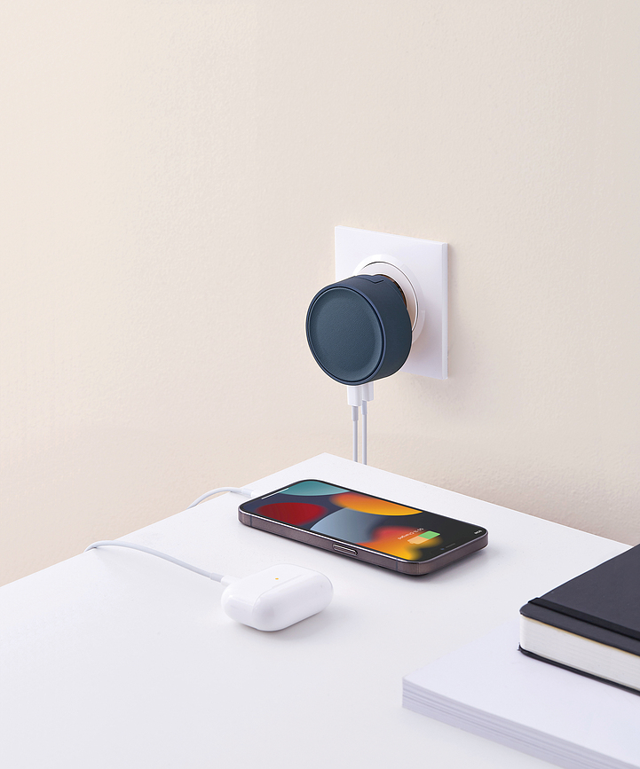 Poweron Polnilec za baterije, bel