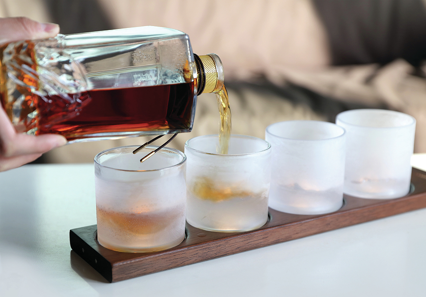 Decantador para whisky The American Peaks, con 4 vasos, Set de 5 piezas