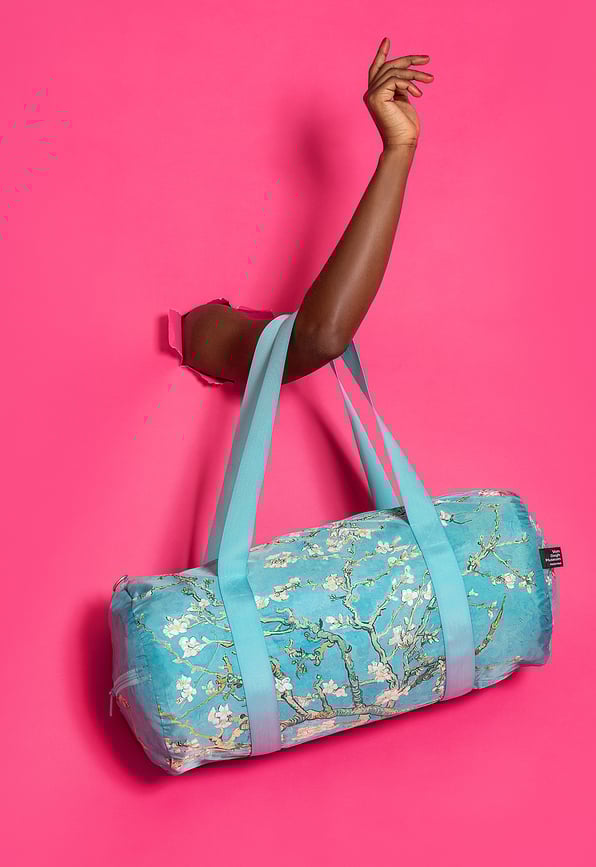 Bolsa Weekender reciclada LOQI Museum, diseño Almendro en Flor de Vincent van Gogh, reversible