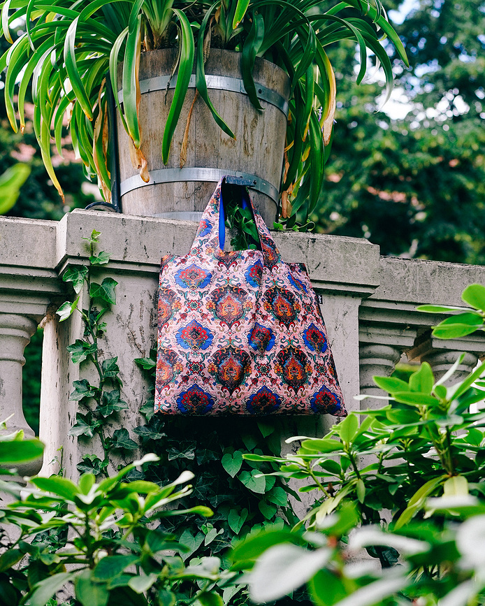 LOQI Artist Decorative Art Peacock Power Recycled Bag