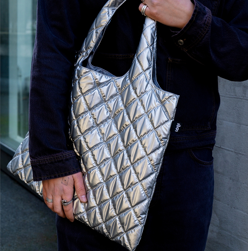 LOQI Artist Metallic Puffy väska, silver