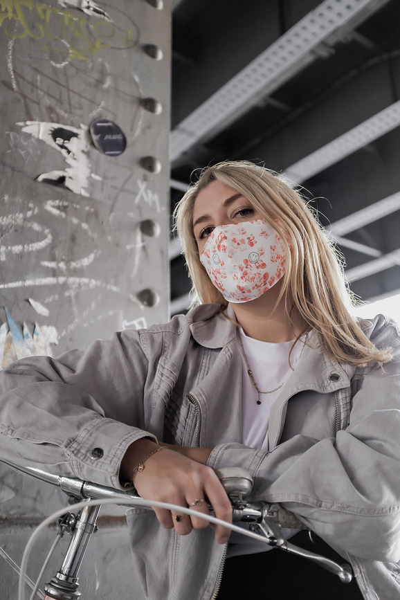 LOQI Artist Smiley Zaščitna maska z geometrijskim vzorcem, rdeča