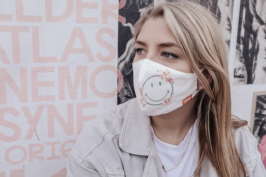 LOQI Artist Smiley Zaščitna maska z geometrijskim vzorcem, rdeča