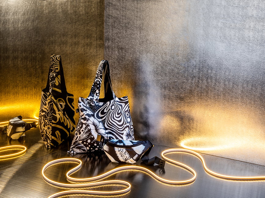 LOQI Artist Tess Smith-Roberts Τσάντα Dog Walking, ανακυκλωμένη