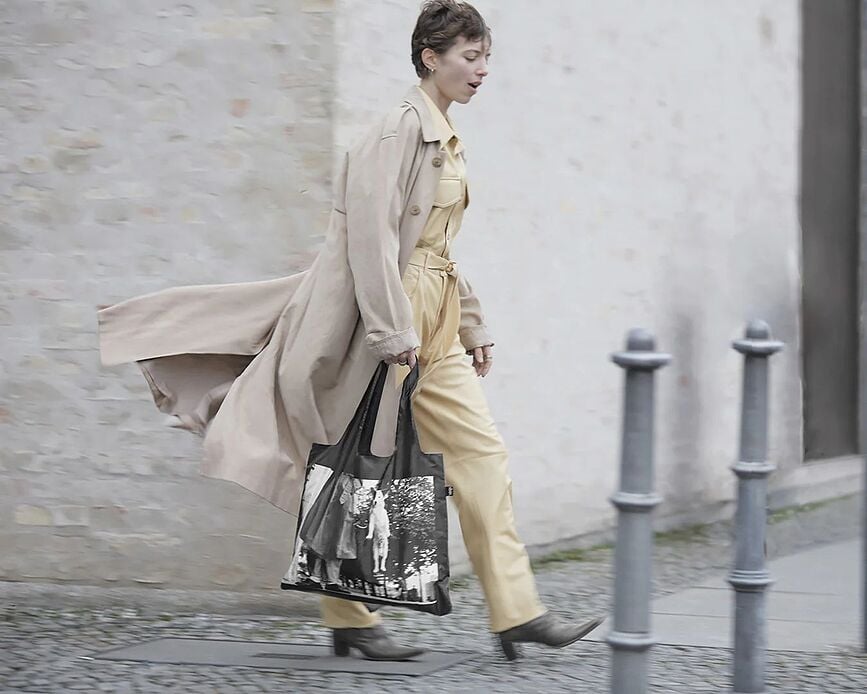 LOQI Museum Τσάντα, Rachel Ruysch Νεκρή Φύση με Λουλούδια σε Μαρμάρινη Επιφάνεια, ανακυκλωμένη