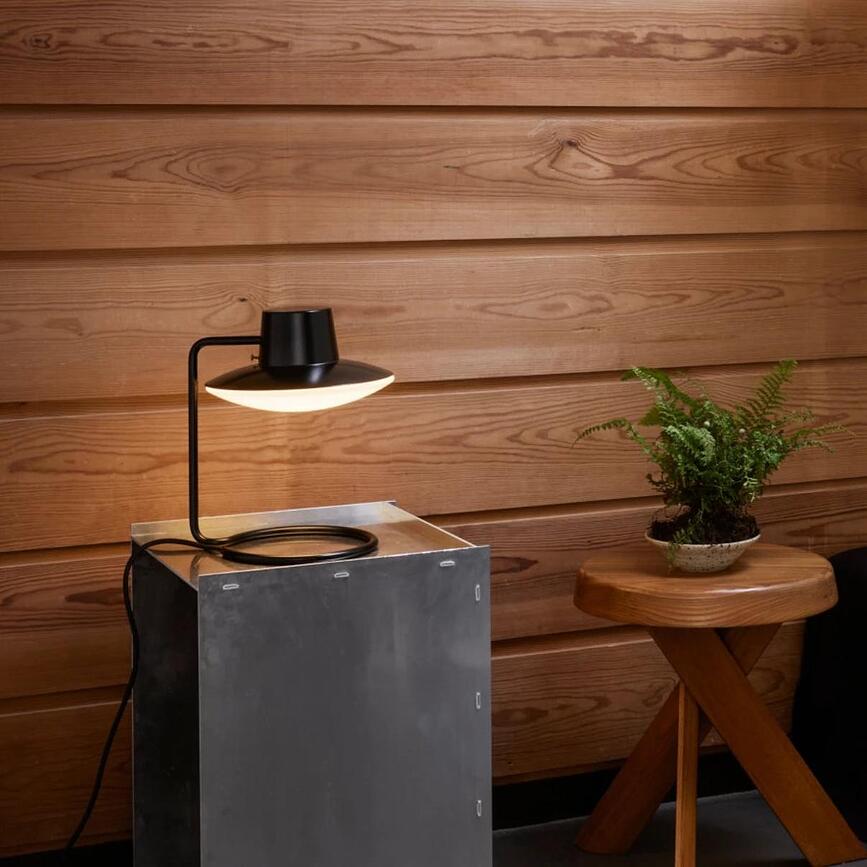 AJ Oxford bordlampe 41 cm med afskærmet skærm