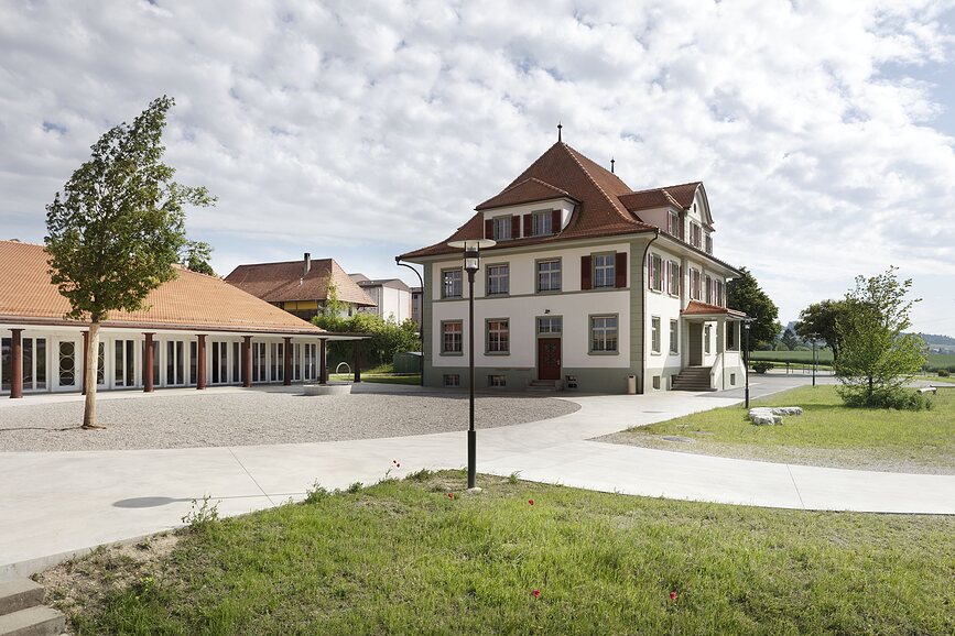 Albertslund Vrtna svetilka z nadzorom Nightdim, 4000K, temno siva