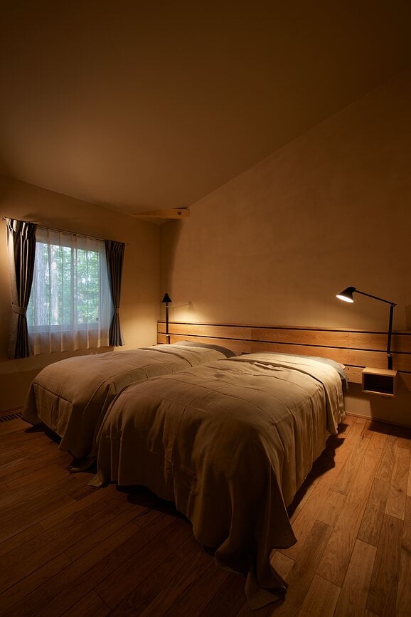 Aplique de pared con brazo articulado NJP, LED, 3000 K, gris claro