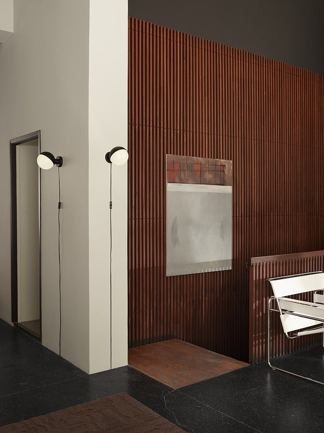 Aplique de pared de latón VL Studio, 15 cm, sin cable visible ni interruptor