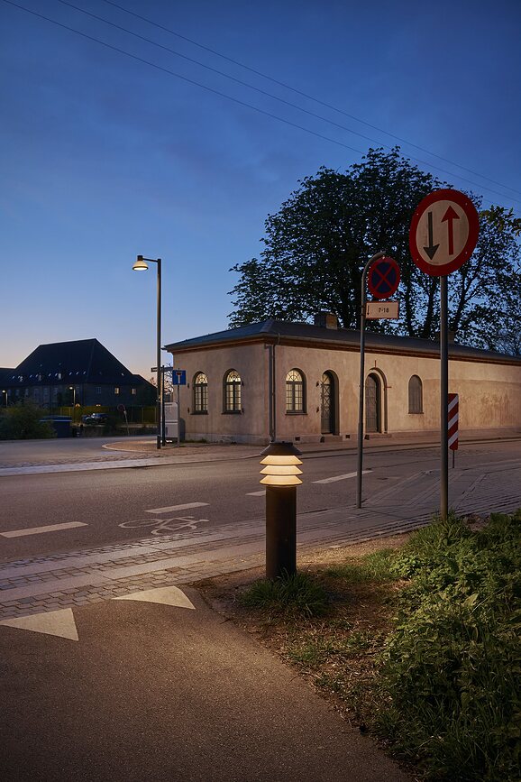 Bysted Vrtna Lampa LED 4000K L siva s osnovnim postoljem i adapterom