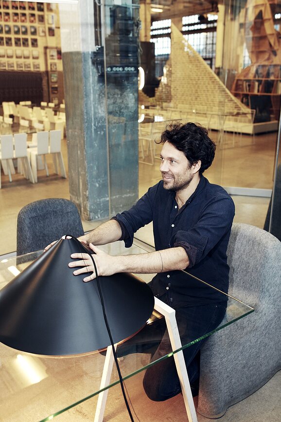 Keglen Stoječa svetilka LED D2W, 2700-2000K, bela