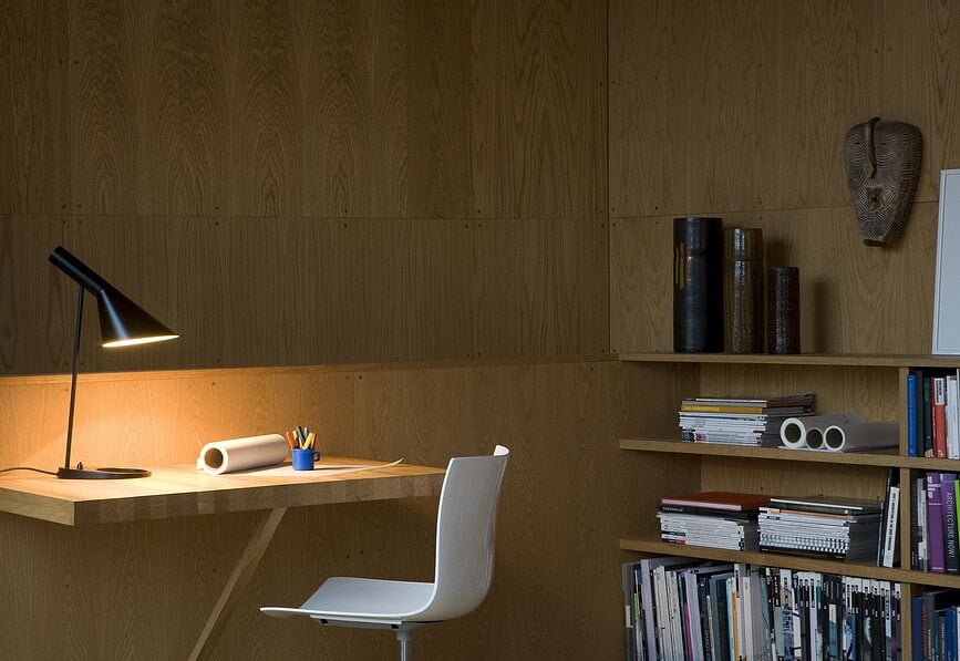 Lámpara de Mesa AJ Mini, blanca, acabado latón