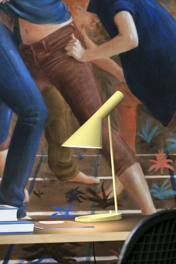 Lámpara de Mesa AJ Mini, blanca, acabado latón