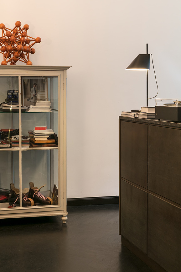 Lámpara de Escritorio LED Yuh, 2700K, negra