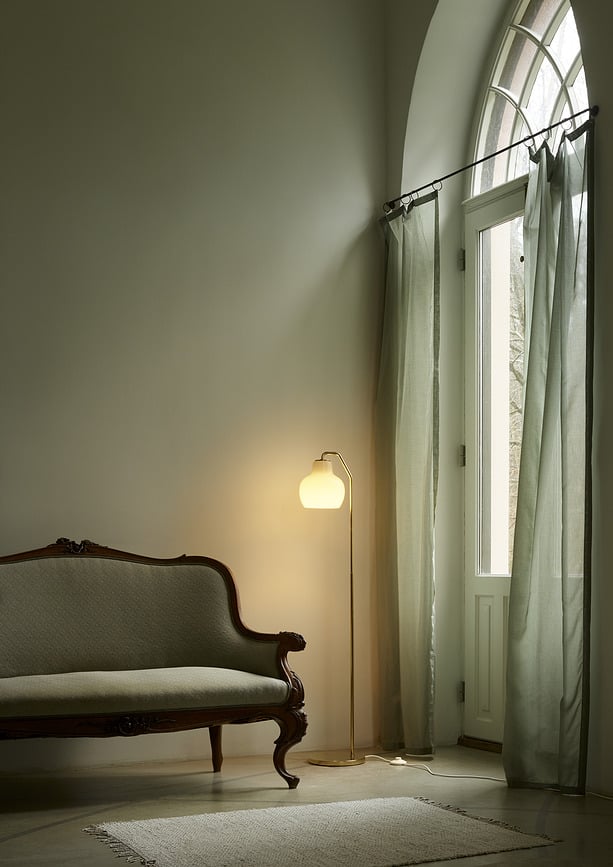 Lámpara de Pie de latón VL Ring Crown