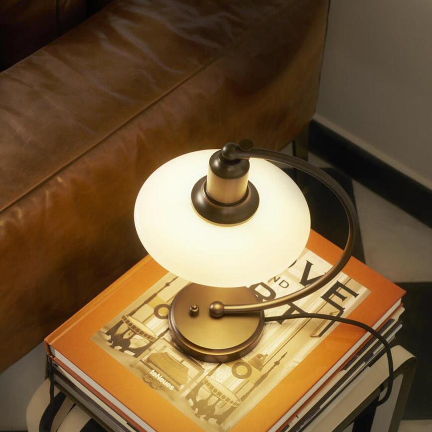Lampe de table PH Luna, laiton