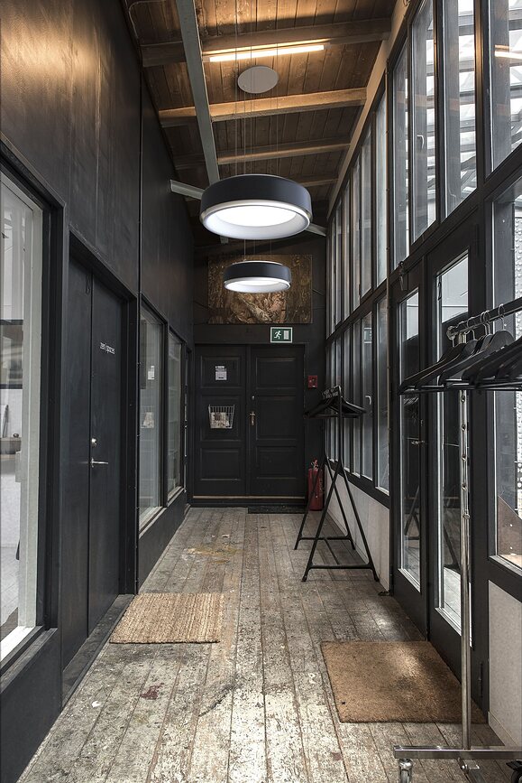 LP Grand Suspended Viseča svetilka LED s faznim zatemnjevanjem (Main Dimm), 32 cm, 4000K, črna