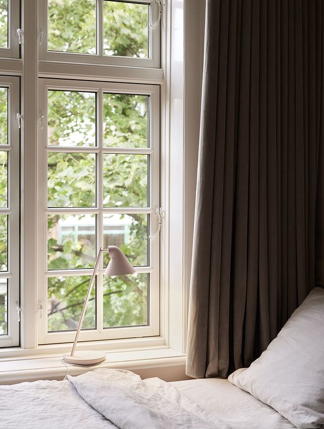 NJP Mini Namizna svetilka LED, 2700 K, svetlo roza